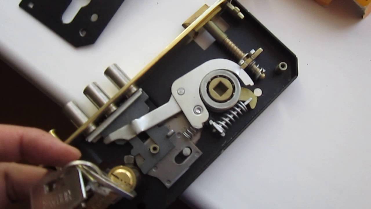 Вскрытие двери помещения