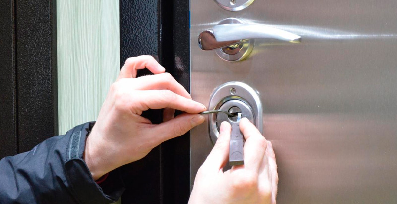 Вскрытие двери помещения